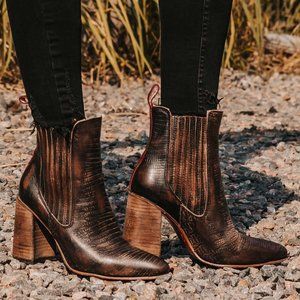 Women's Freebird Janelle Boots - Brown Distressed / 9 (fits size 8)
